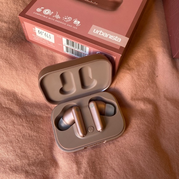 NWB Noise Cancelling Rose Gold London EarPods - Picture 8 of 11